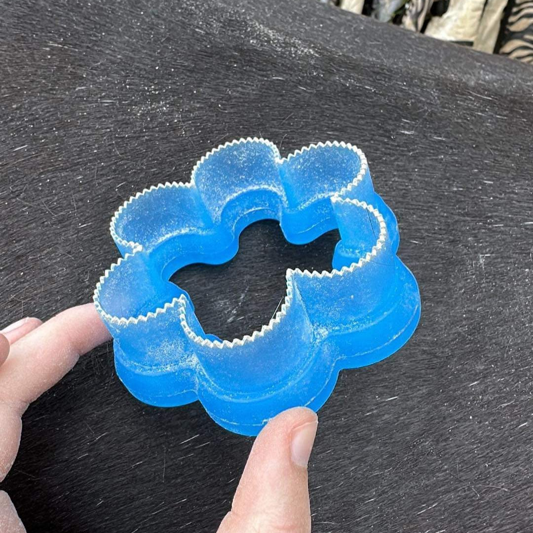 Shed Flower Grooming Tool